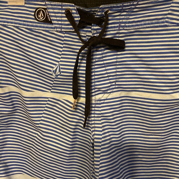 Volcom trunks. - Picture 2 of 5